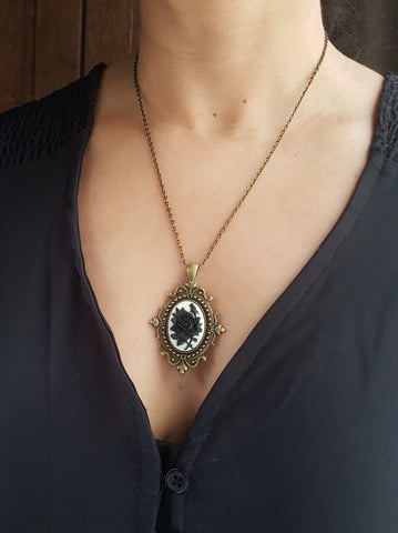 GOTHIC ORNATE BLACK&WHITE ROSE CAMEO NECKLACE