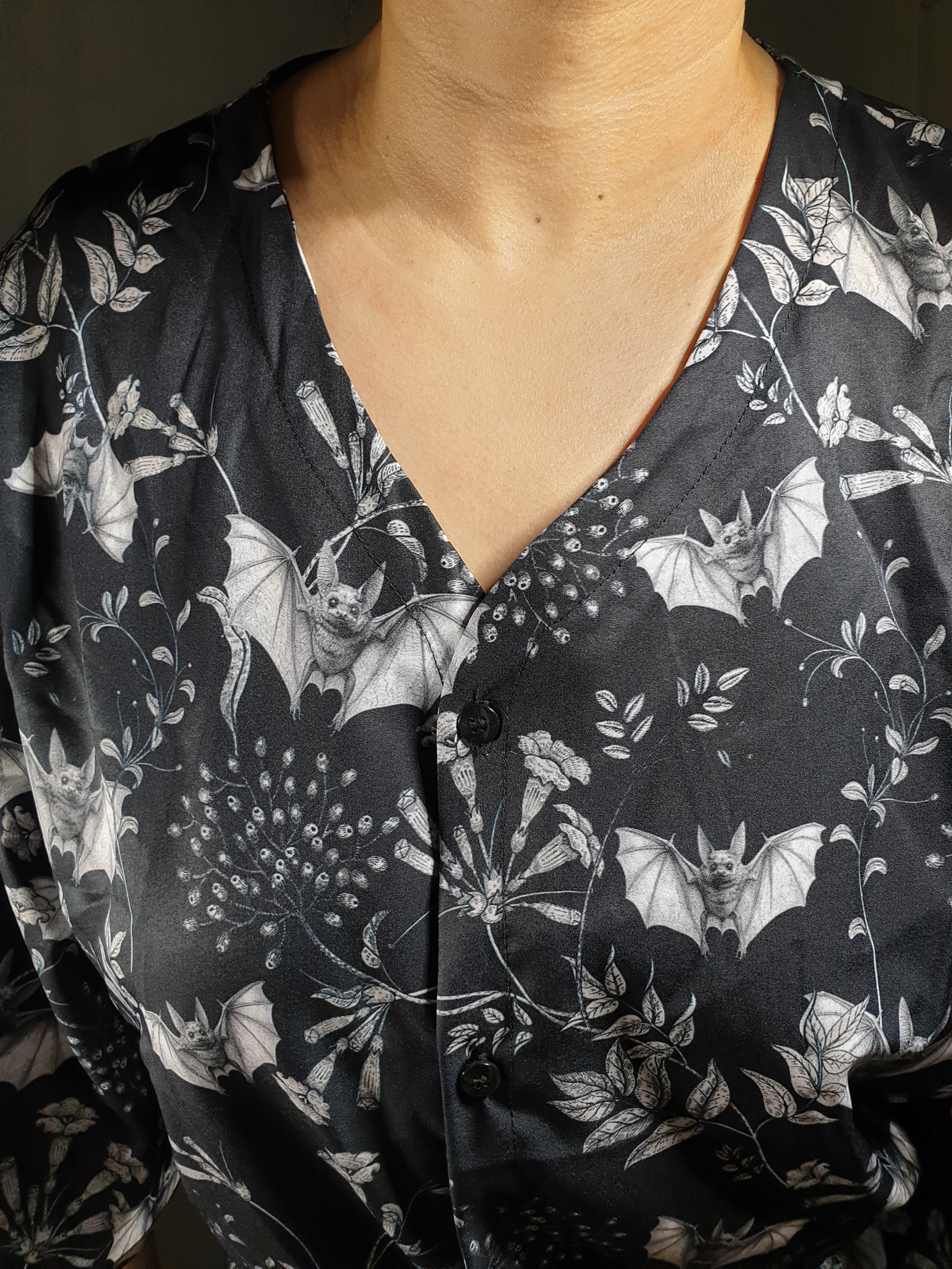 V-NECK SHIRT WITH FLOATY SLEEVES (Botanical Bats print)