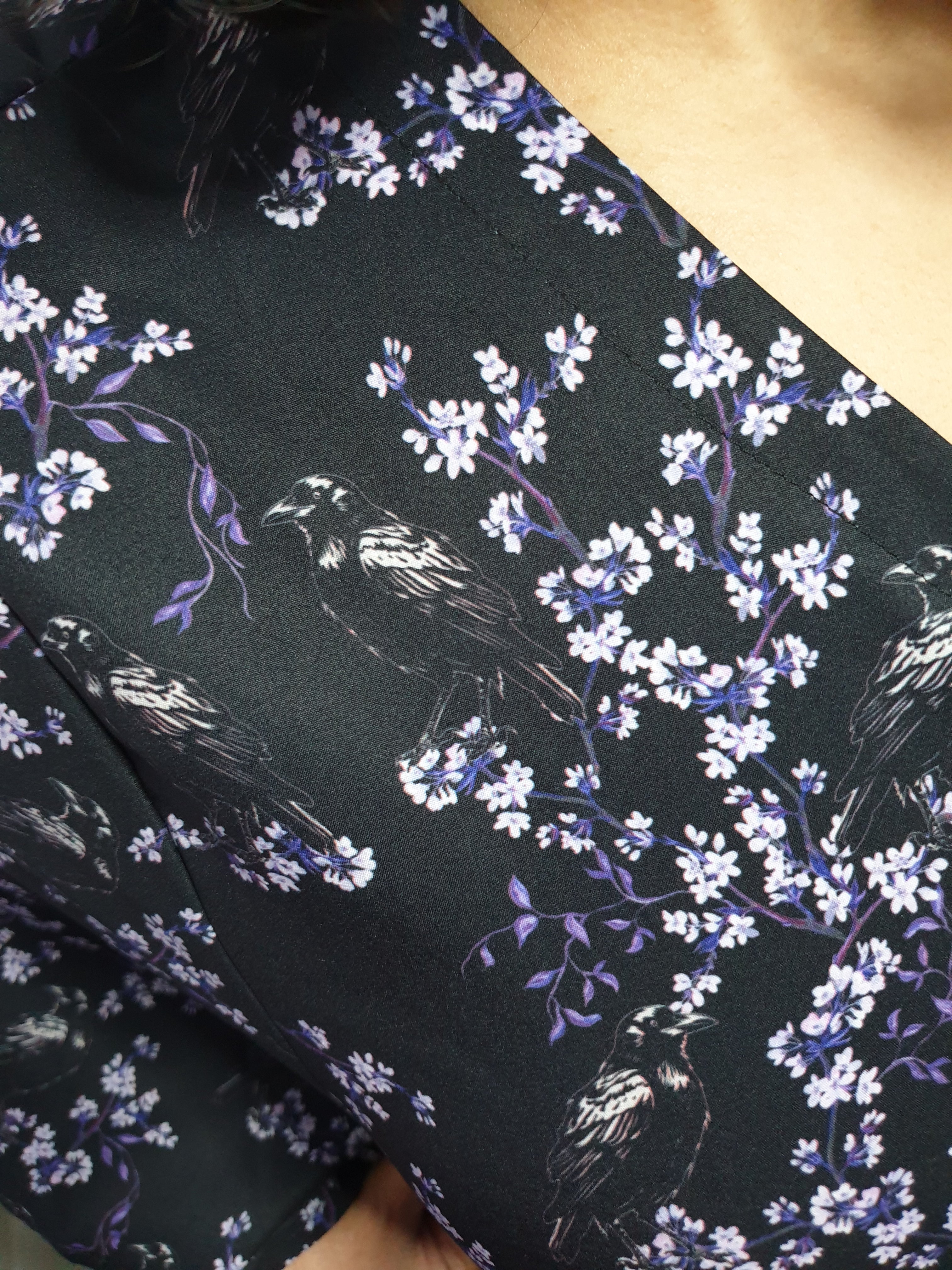 V-NECK SHIRT WITH FLOATY SLEEVES (Ravens & blossoms print)