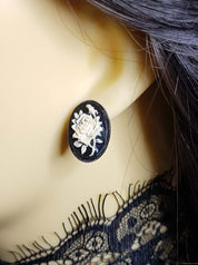 SMALL ROSE CAMEO STUD EARRINGS (OFF-WHITE)