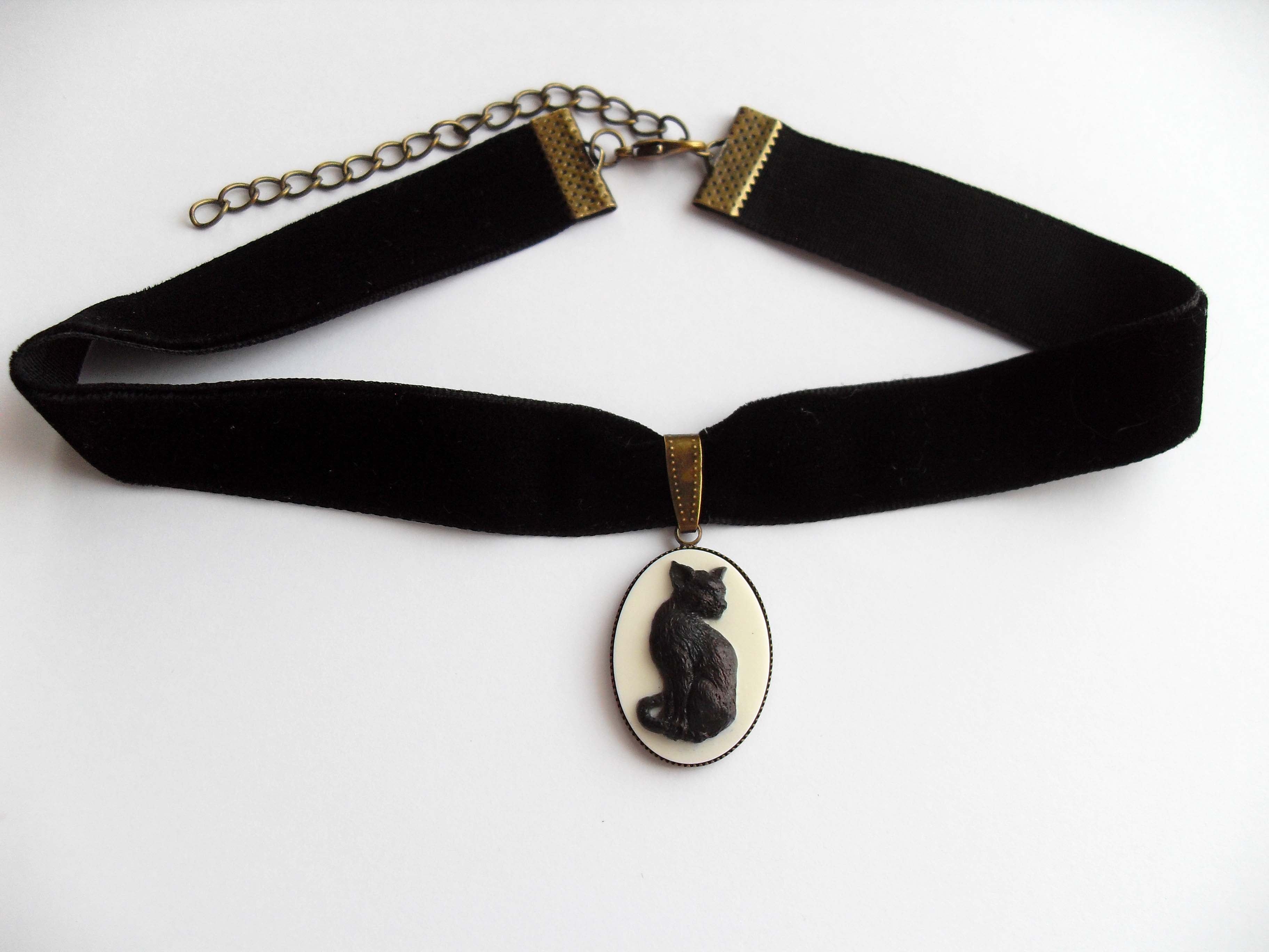 CAT CAMEO CHOKER | THEBLACKWARDROBE.COM.