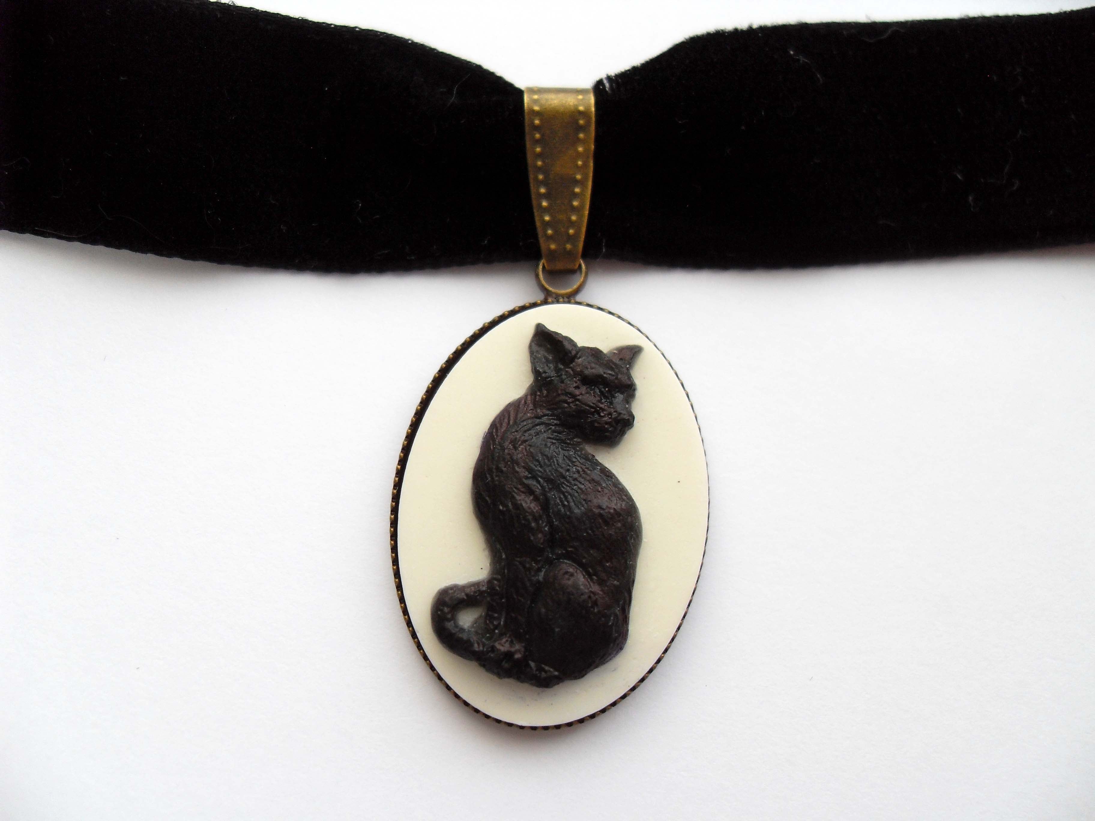 CAT CAMEO CHOKER | THEBLACKWARDROBE.COM.