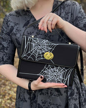 BLACK CROSSBODY FLAP BAG