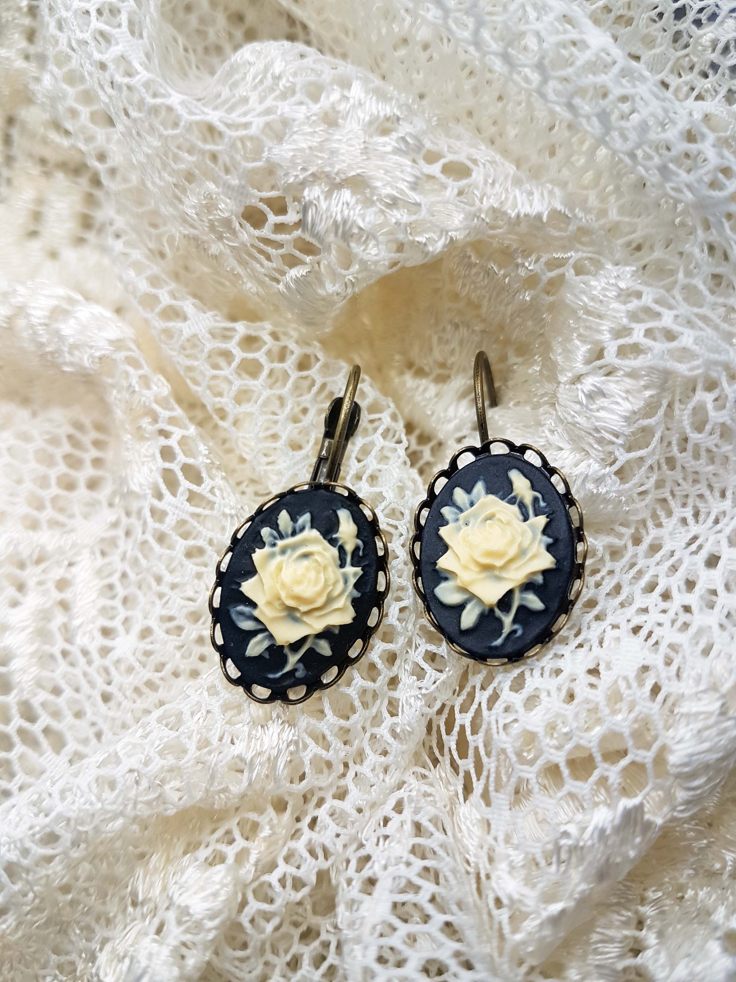 SMALL VICTORIAN ROSE CAMEO EARRINGS (IVORY)
