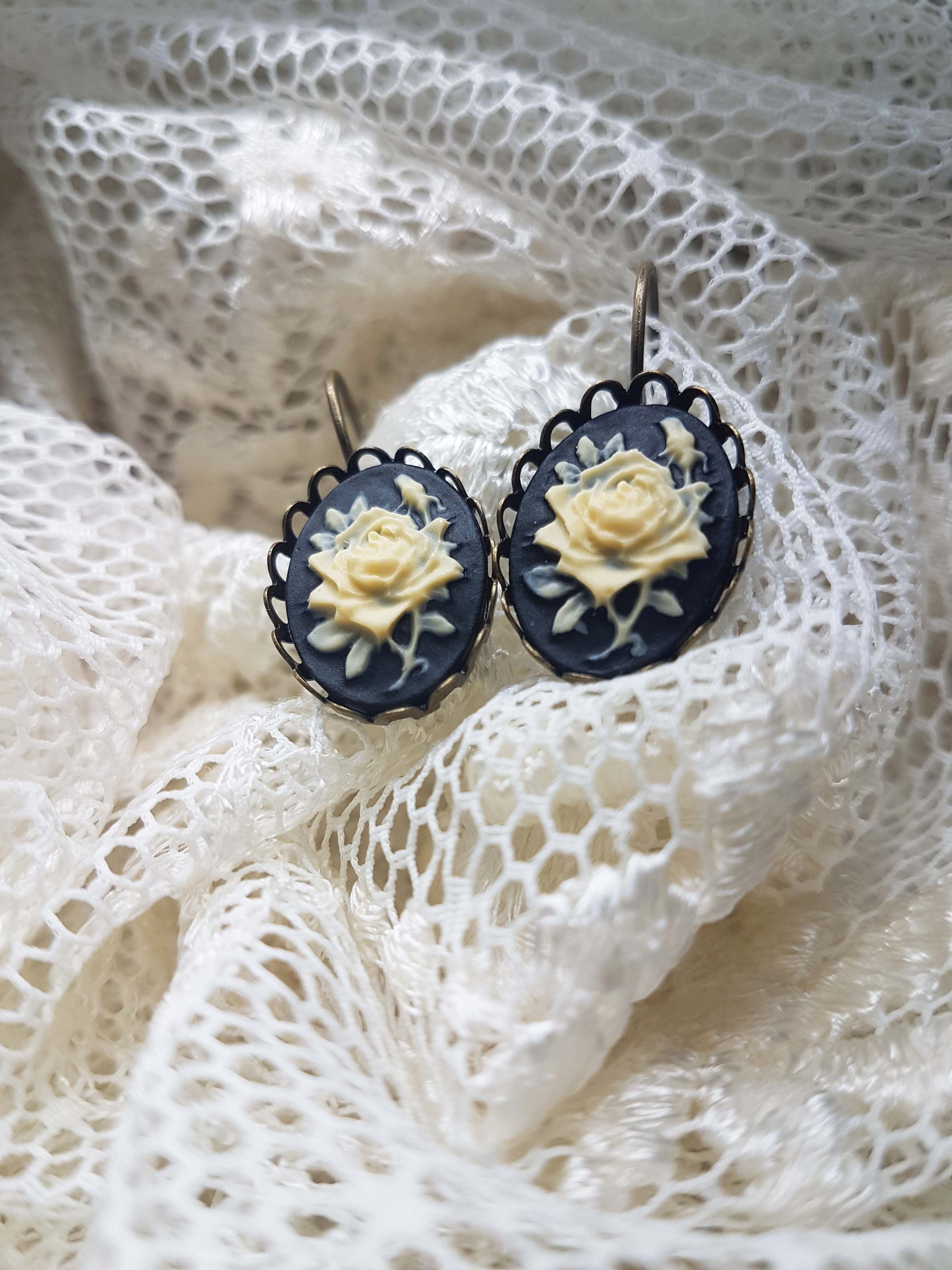 SMALL VICTORIAN ROSE CAMEO EARRINGS (IVORY)