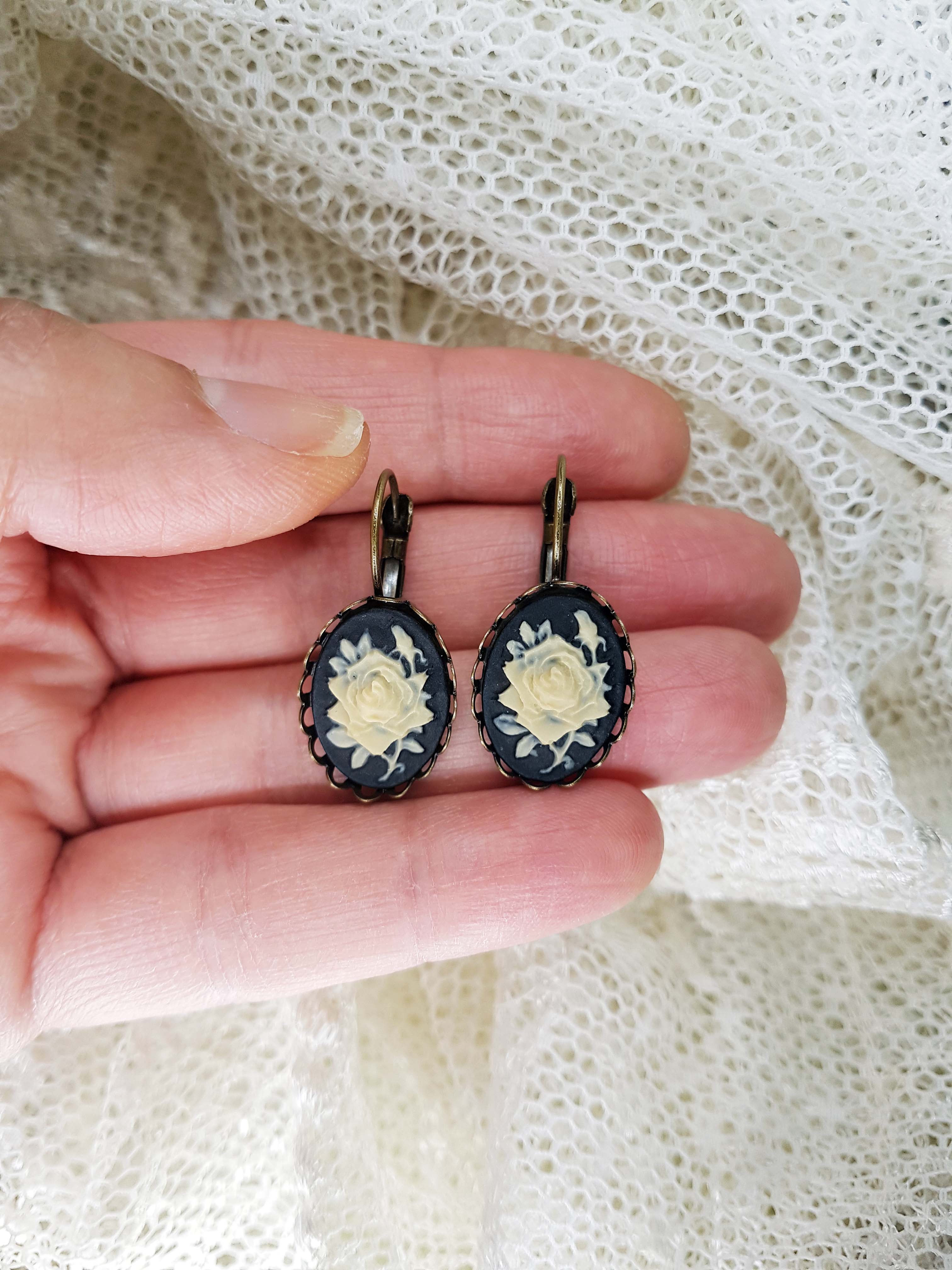 SMALL VICTORIAN ROSE CAMEO EARRINGS (IVORY)