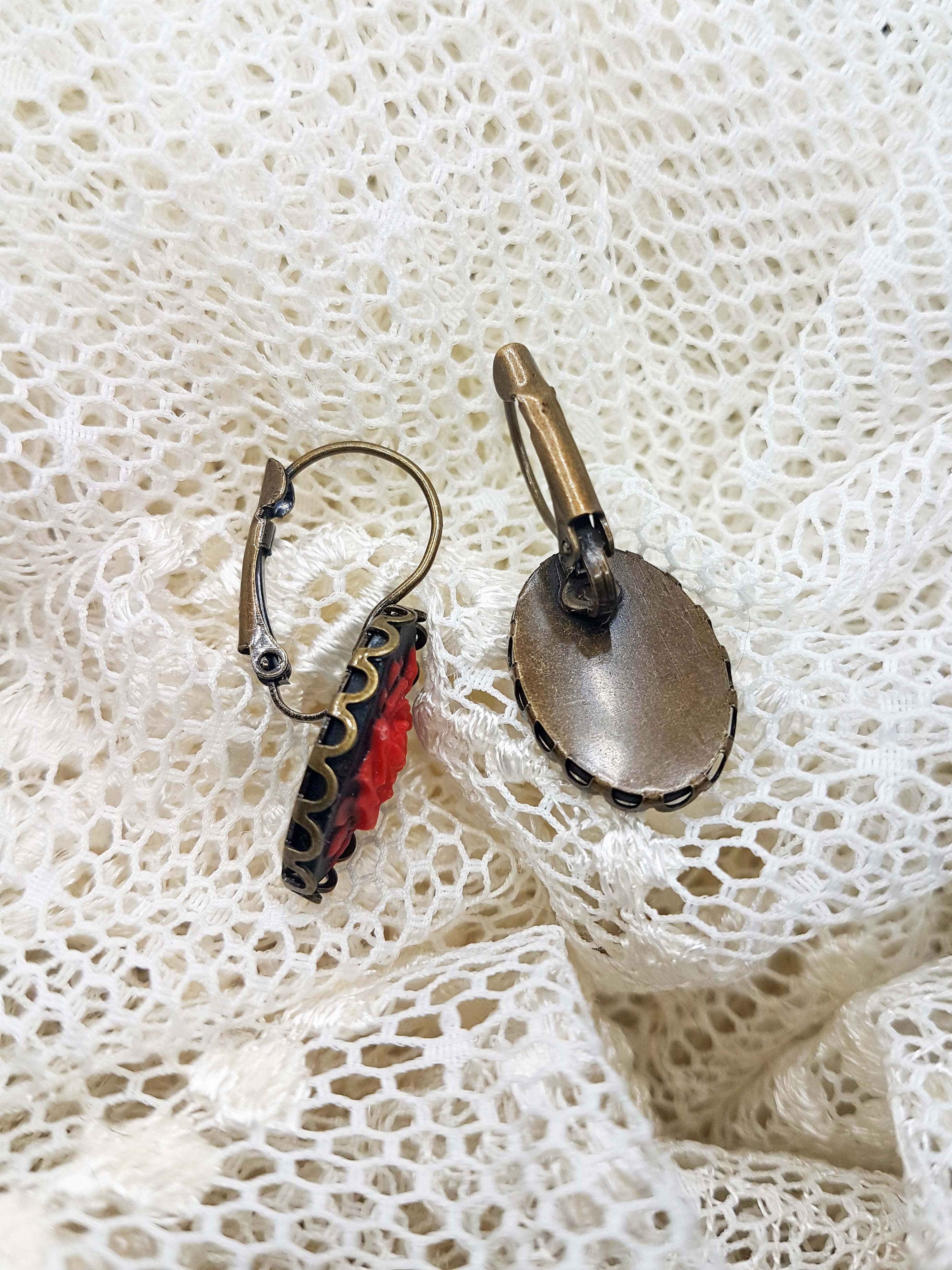 SMALL VICTORIAN ROSE CAMEO EARRINGS | THEBLACKWARDROBE.COM.