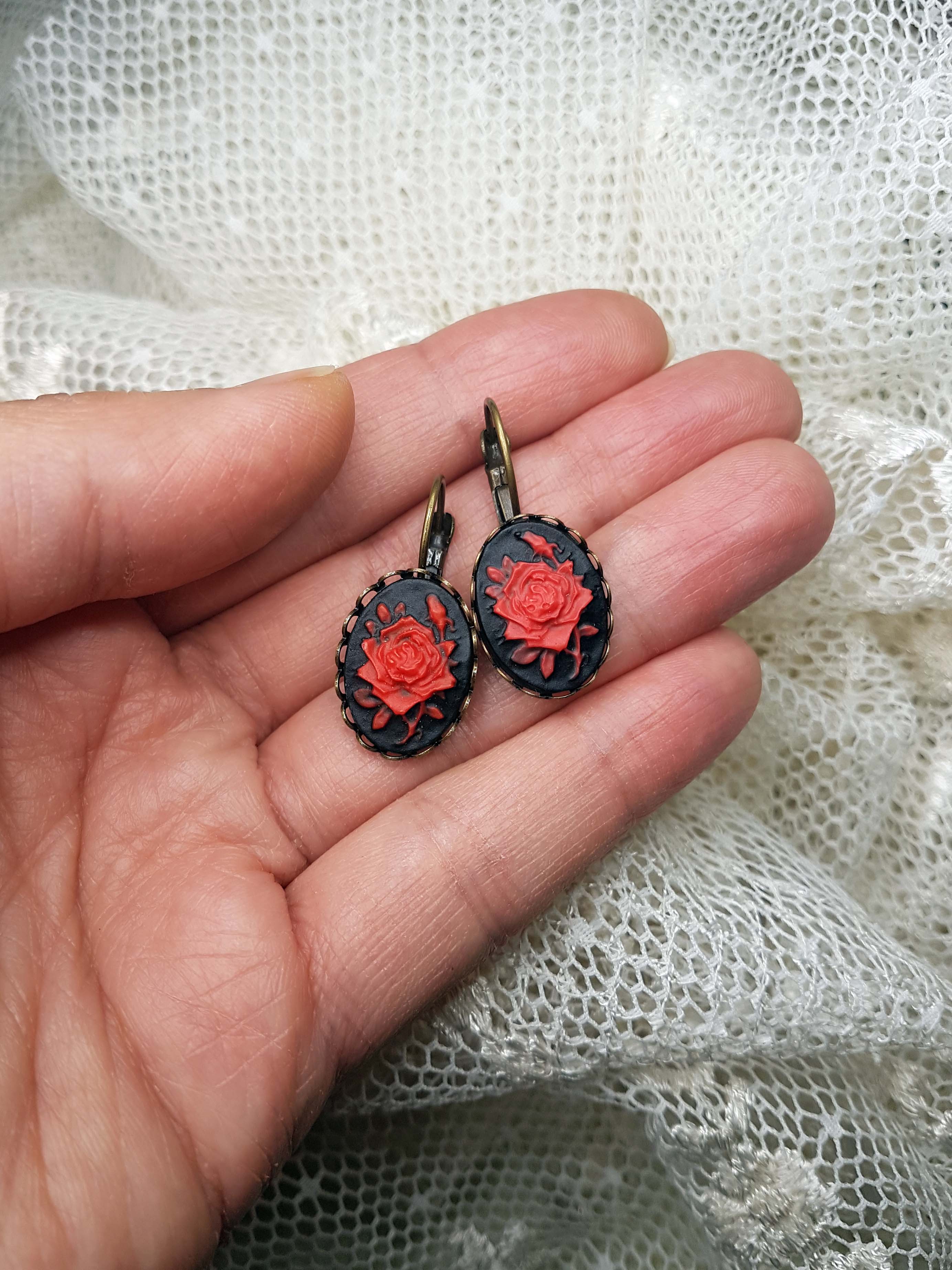 SMALL VICTORIAN ROSE CAMEO EARRINGS | THEBLACKWARDROBE.COM.