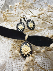 GOTHIC ROSE CAMEO CHOKER (IVORY)