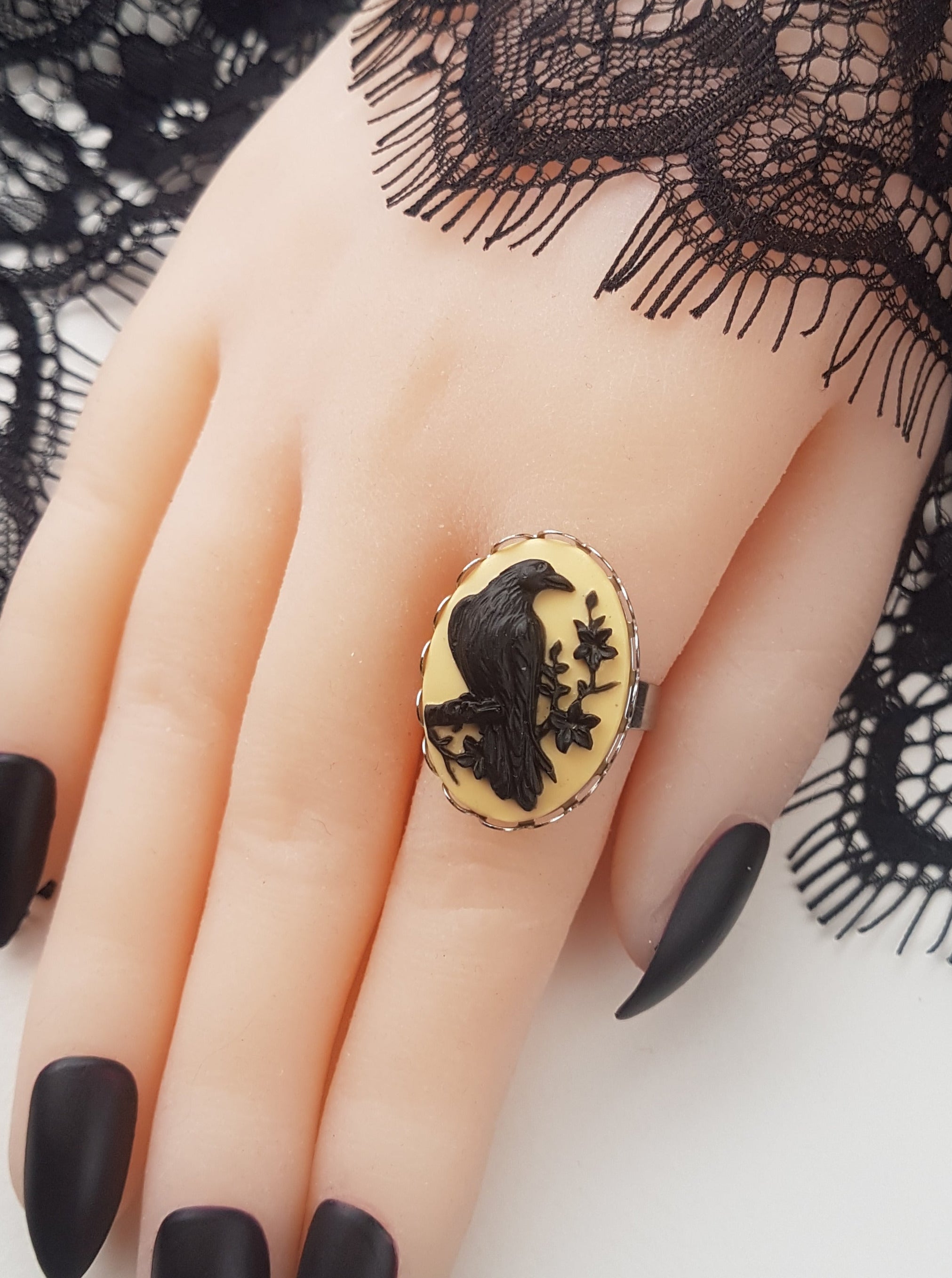 SILVER RAVEN CAMEO RING
