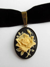GOTHIC ROSE CAMEO CHOKER (IVORY)