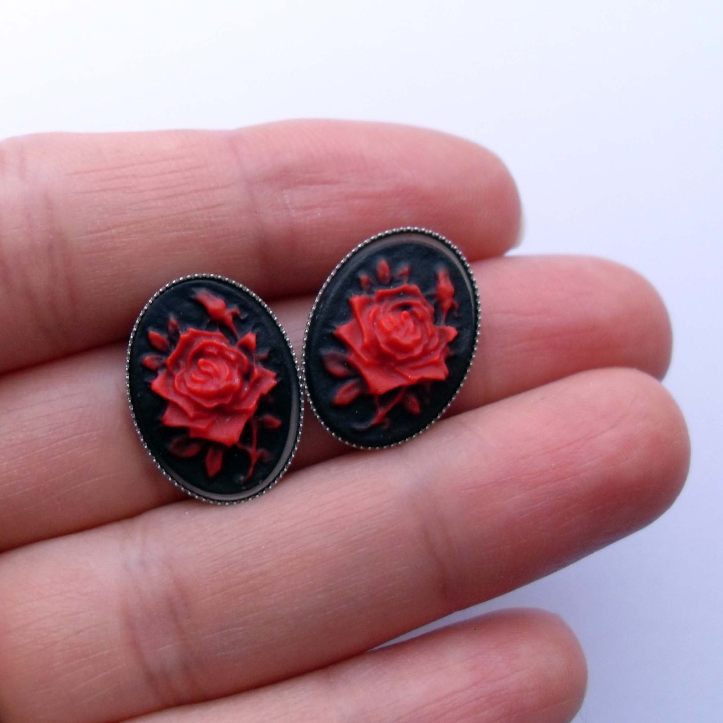 SMALL ROSE CAMEO STUD EARRINGS | THEBLACKWARDROBE.COM.