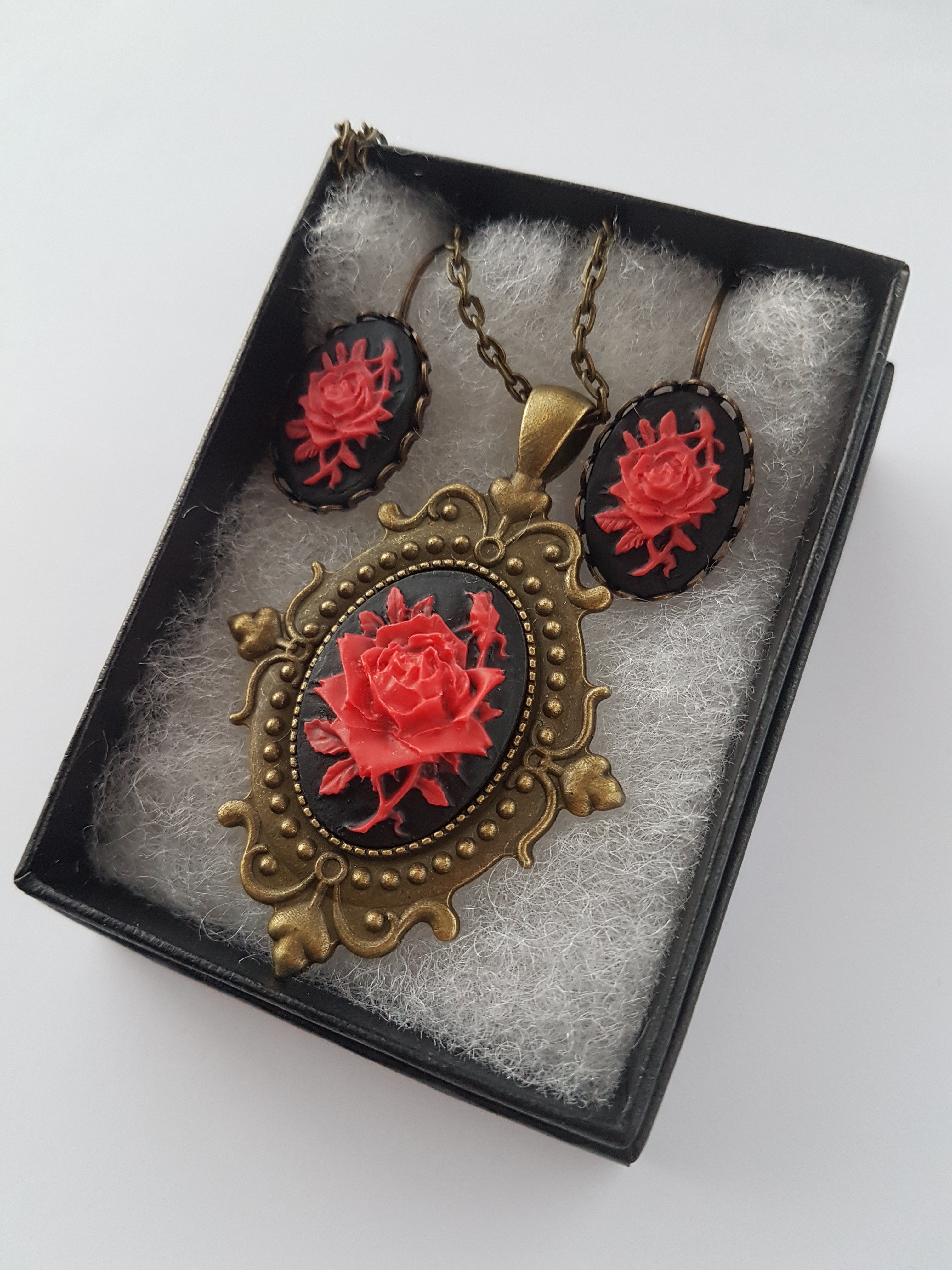RED ROSE CAMEO JEWELLERY SET