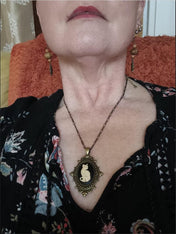 GOTHIC ORNATE CAT CAMEO NECKLACE (IVORY)