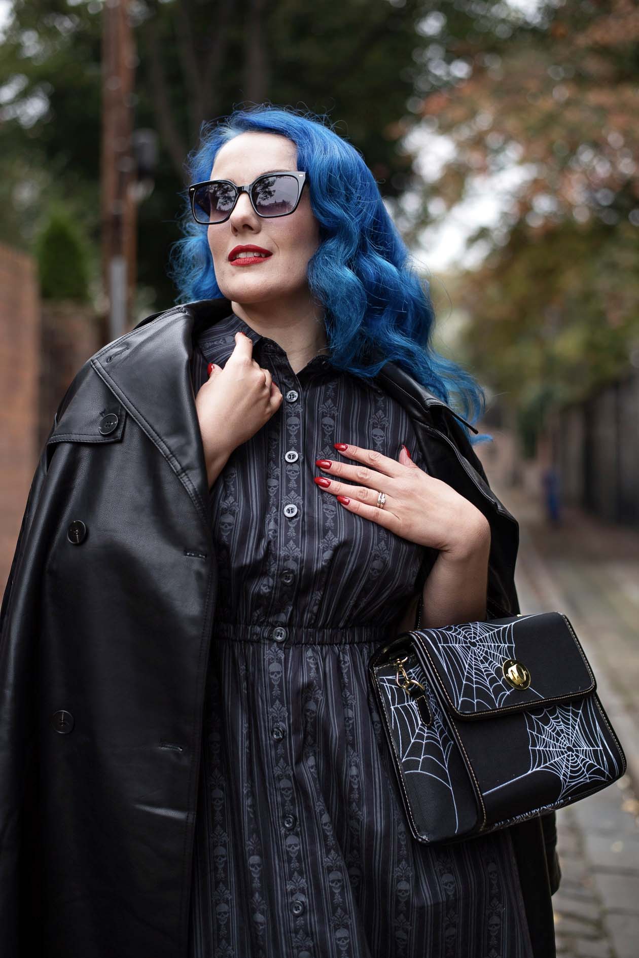 BLACK CROSSBODY FLAP BAG