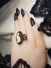 CAT CAMEO RING | THEBLACKWARDROBE.COM.