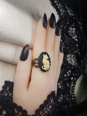 CAT CAMEO RING | THEBLACKWARDROBE.COM.