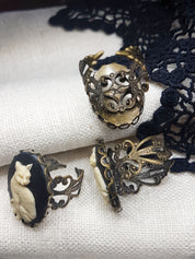 CAT CAMEO RING | THEBLACKWARDROBE.COM.