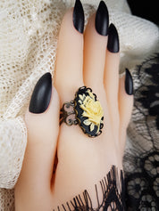 VICTORIAN ROSE CAMEO RING | THEBLACKWARDROBE.COM.