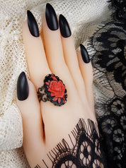 VICTORIAN ROSE CAMEO RING | THEBLACKWARDROBE.COM.