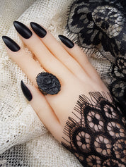 VICTORIAN ROSE CAMEO RING | THEBLACKWARDROBE.COM.