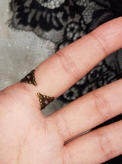 VICTORIAN ROSE CAMEO RING | THEBLACKWARDROBE.COM.