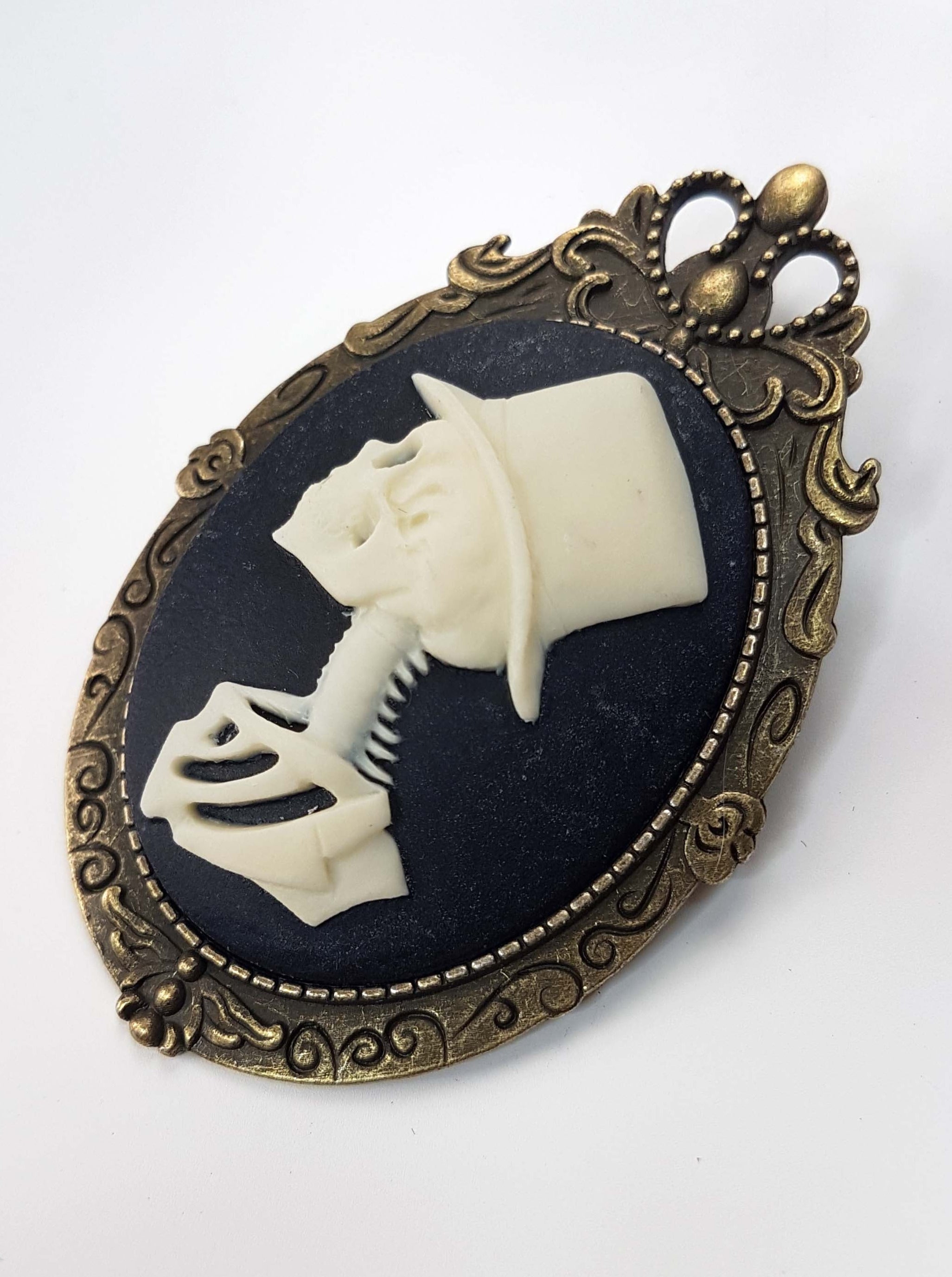 MALE SKULL SKELETON CAMEO BROOCH | THEBLACKWARDROBE.COM.