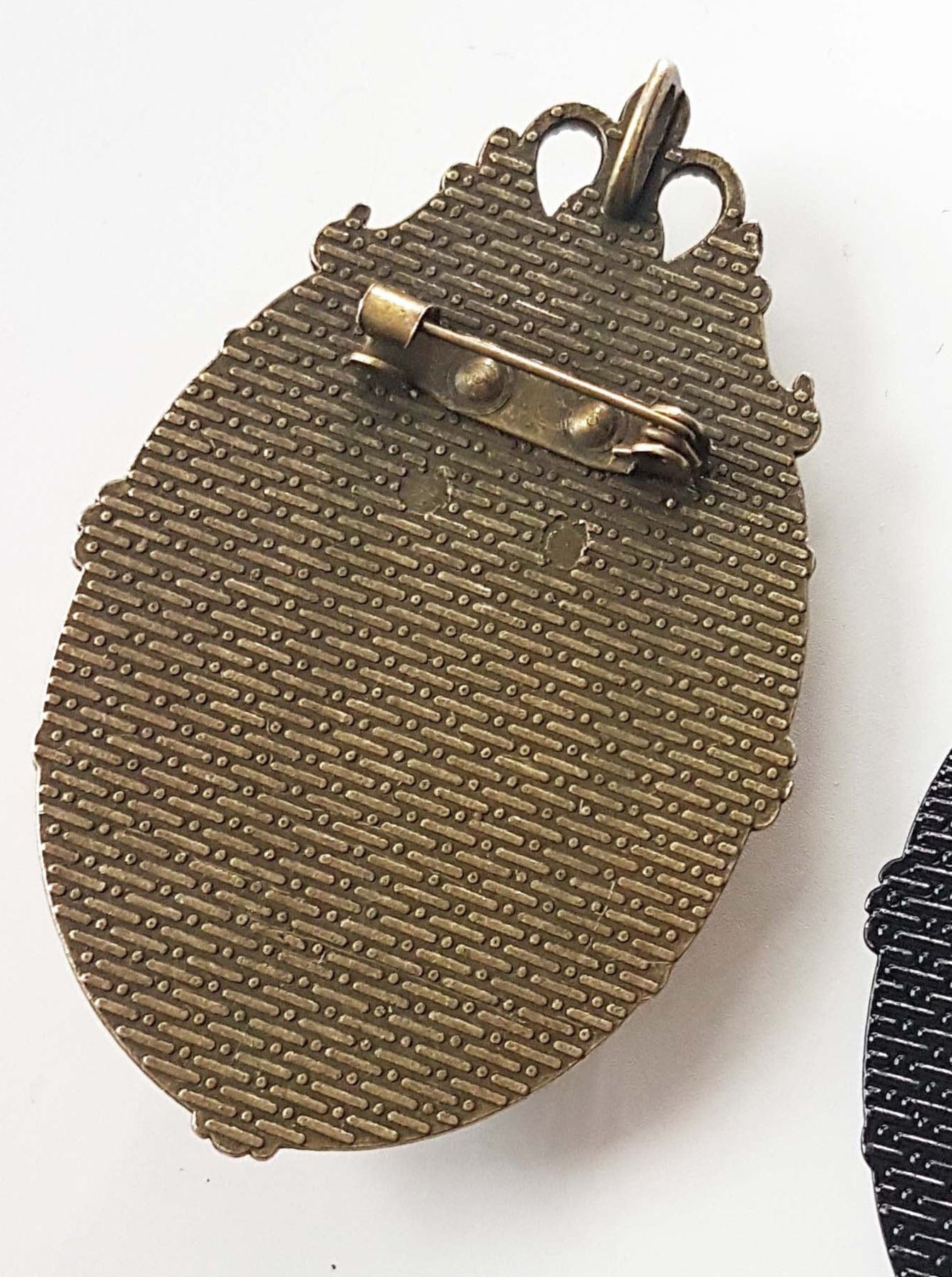 MEDUSA SKULL CAMEO BROOCH | THEBLACKWARDROBE.COM.