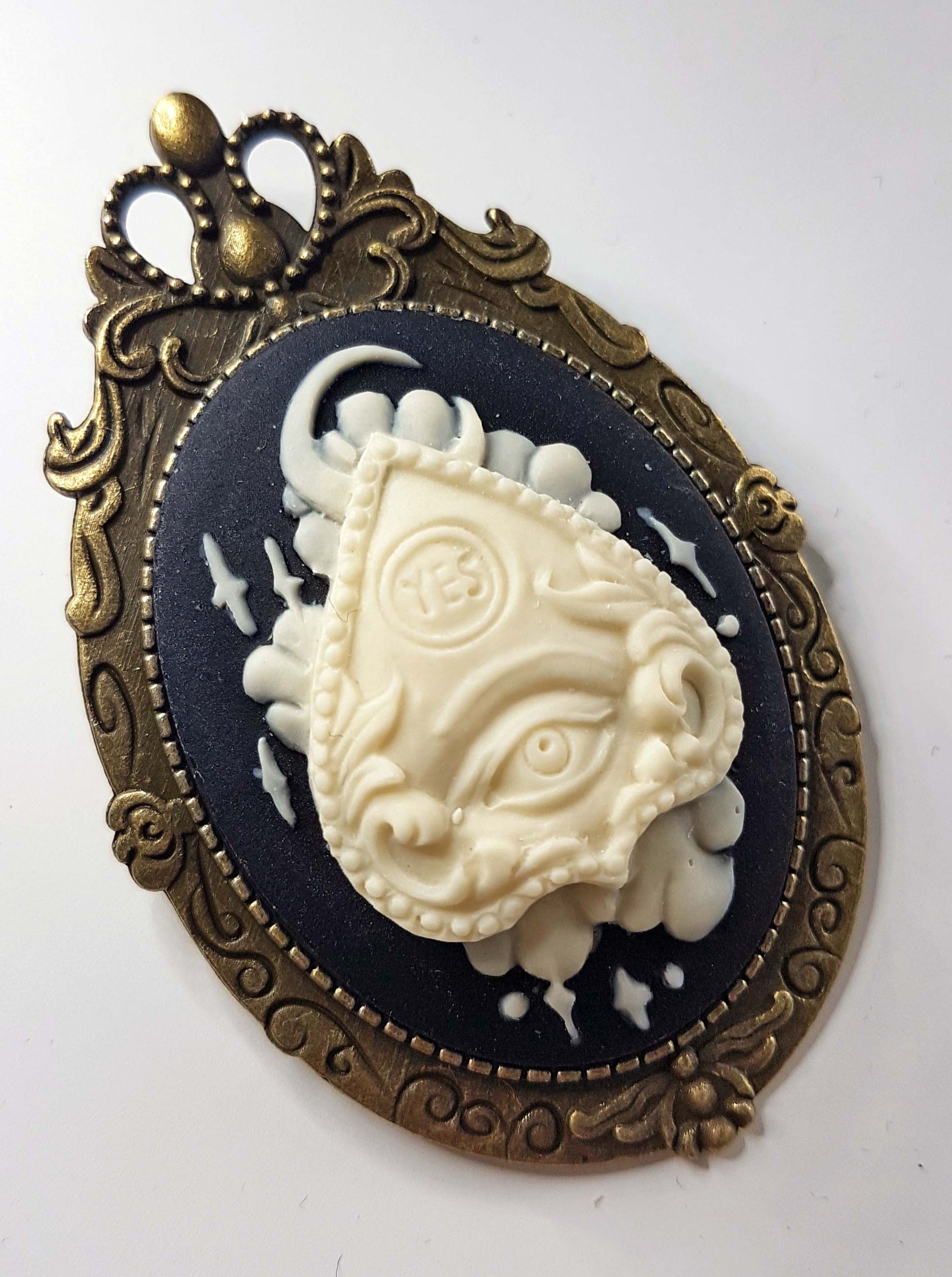 OUIJA PLANCHETTE CAMEO BROOCH | THEBLACKWARDROBE.COM.