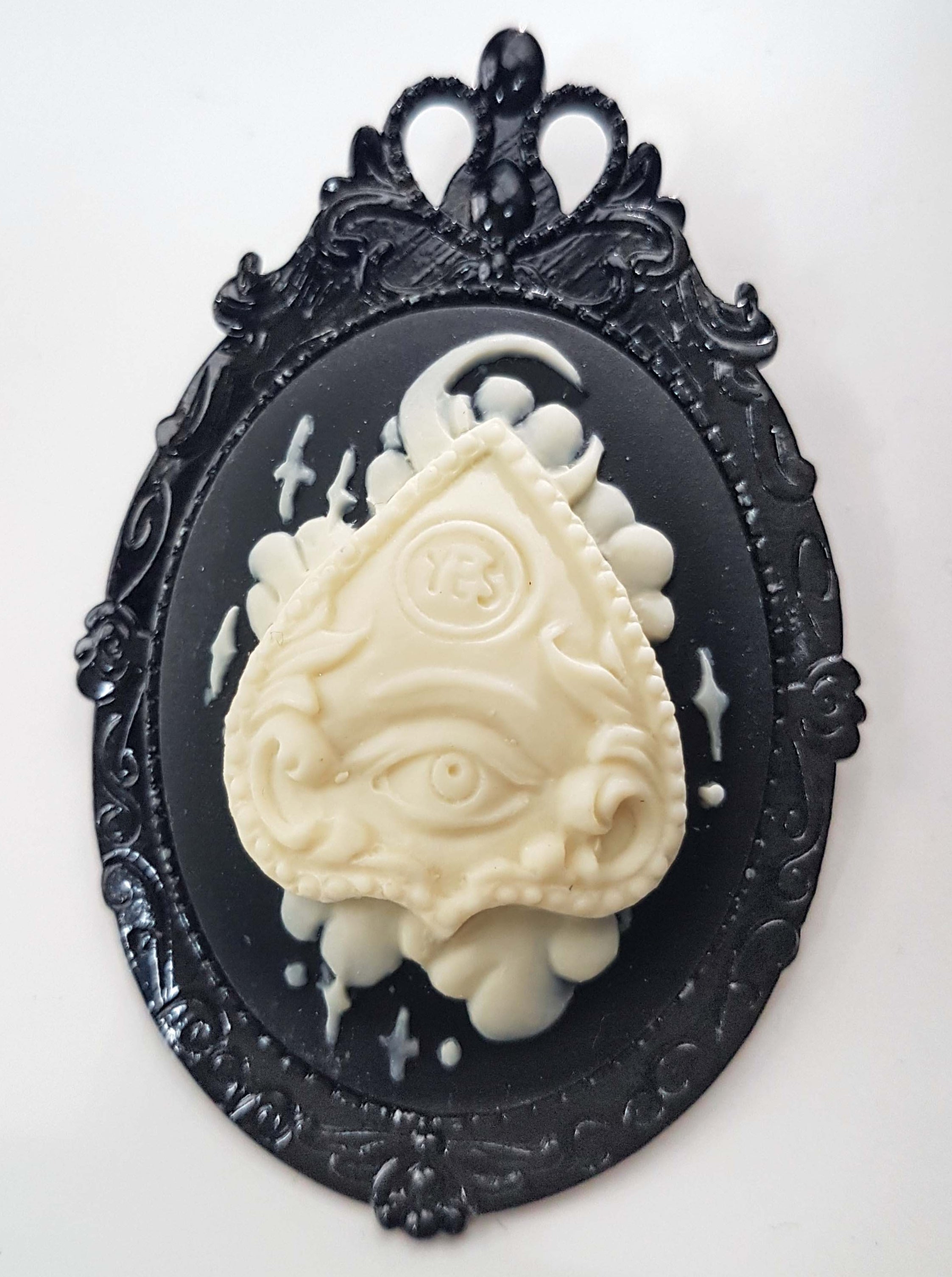 OUIJA PLANCHETTE CAMEO BROOCH | THEBLACKWARDROBE.COM.