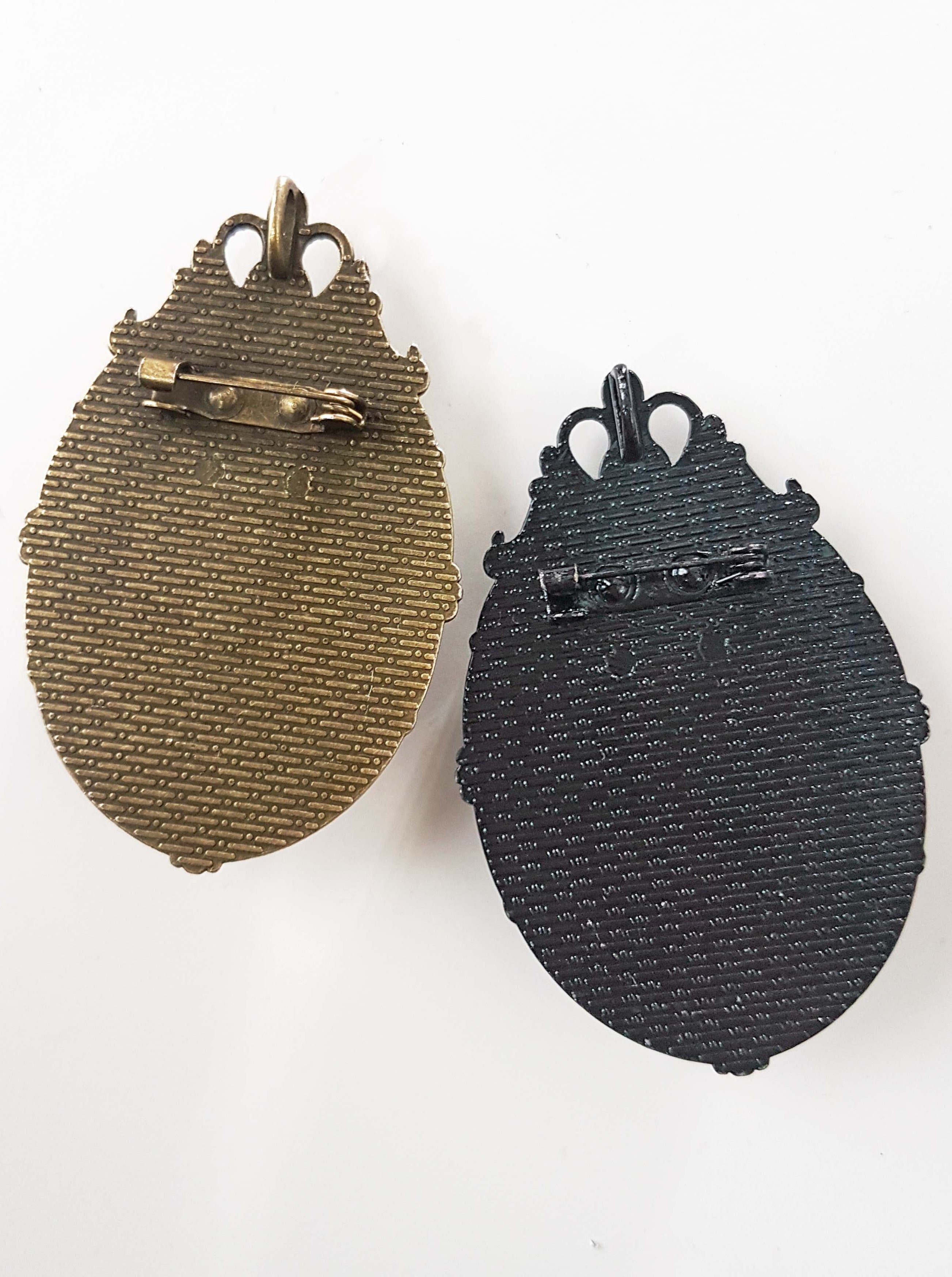 OUIJA PLANCHETTE CAMEO BROOCH | THEBLACKWARDROBE.COM.