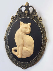 CAT CAMEO BROOCH | THEBLACKWARDROBE.COM.