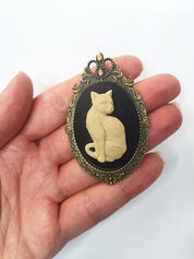 CAT CAMEO BROOCH | THEBLACKWARDROBE.COM.