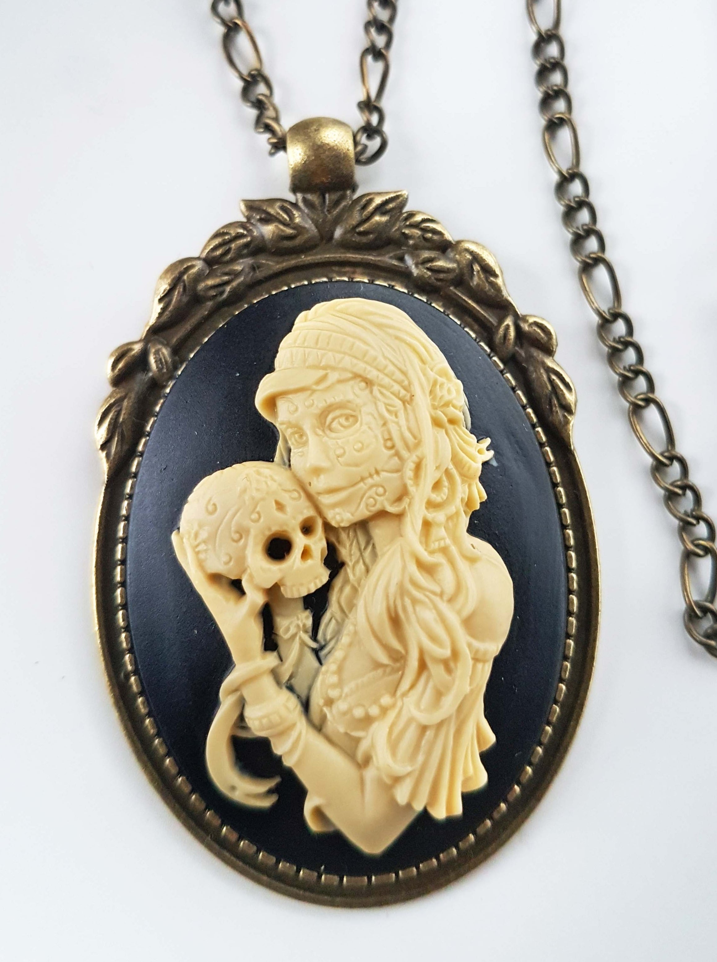 BOHEMIAN WITCH CAMEO NECKLACE –