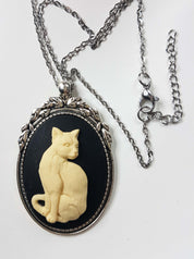 CAT CAMEO NECKLACE | THEBLACKWARDROBE.COM.