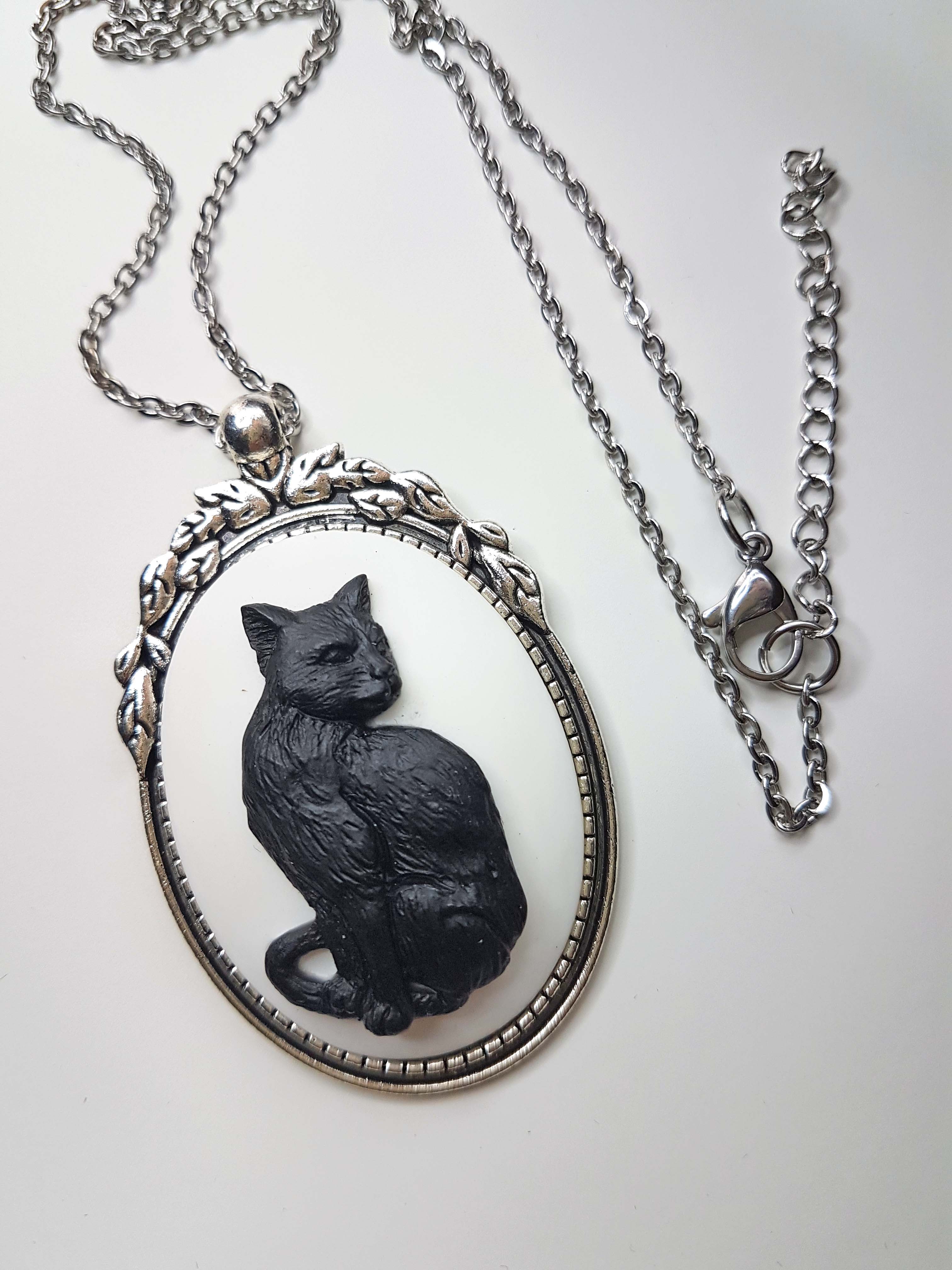 CAT CAMEO NECKLACE | THEBLACKWARDROBE.COM.