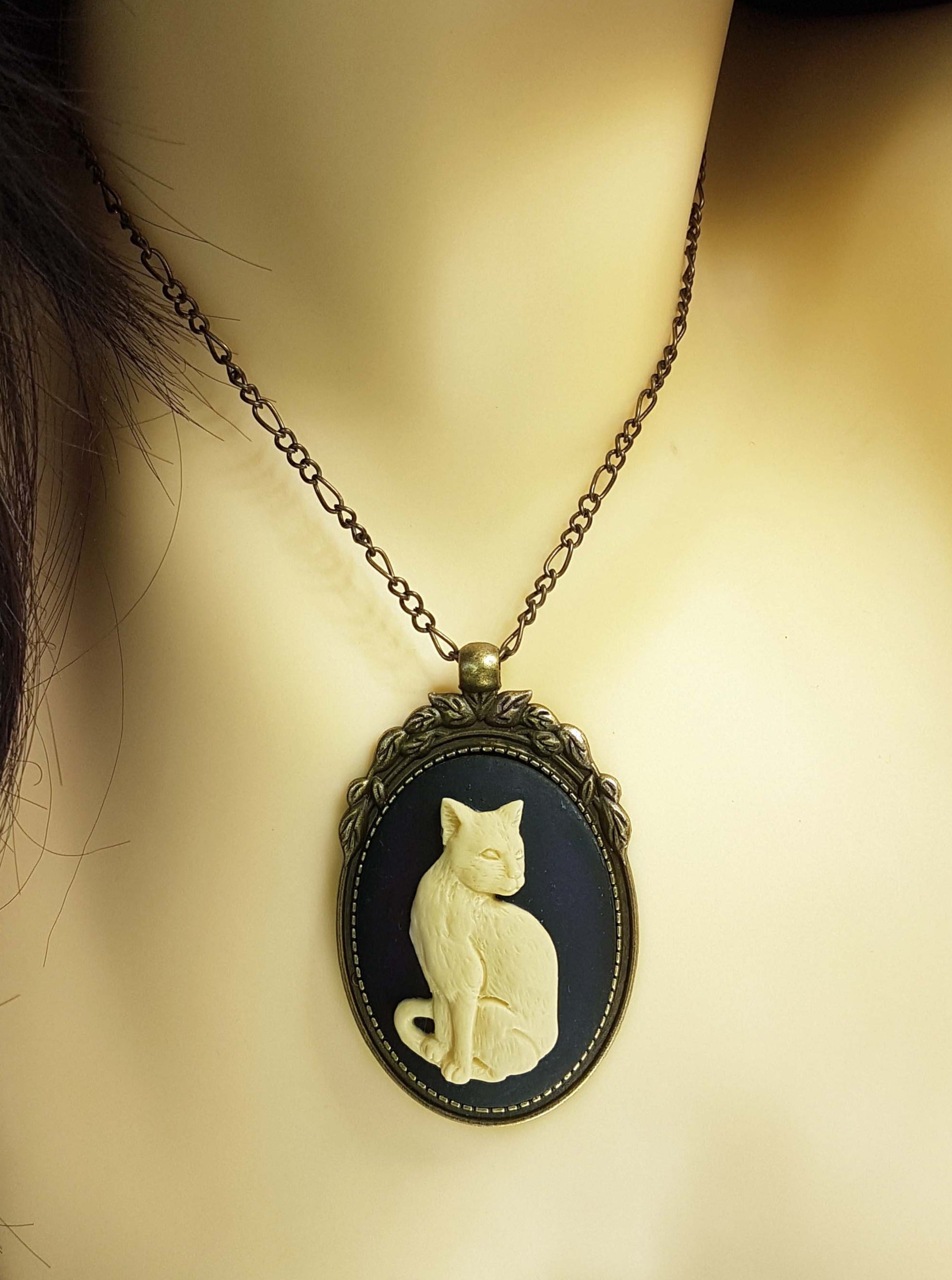 CAT CAMEO NECKLACE | THEBLACKWARDROBE.COM.