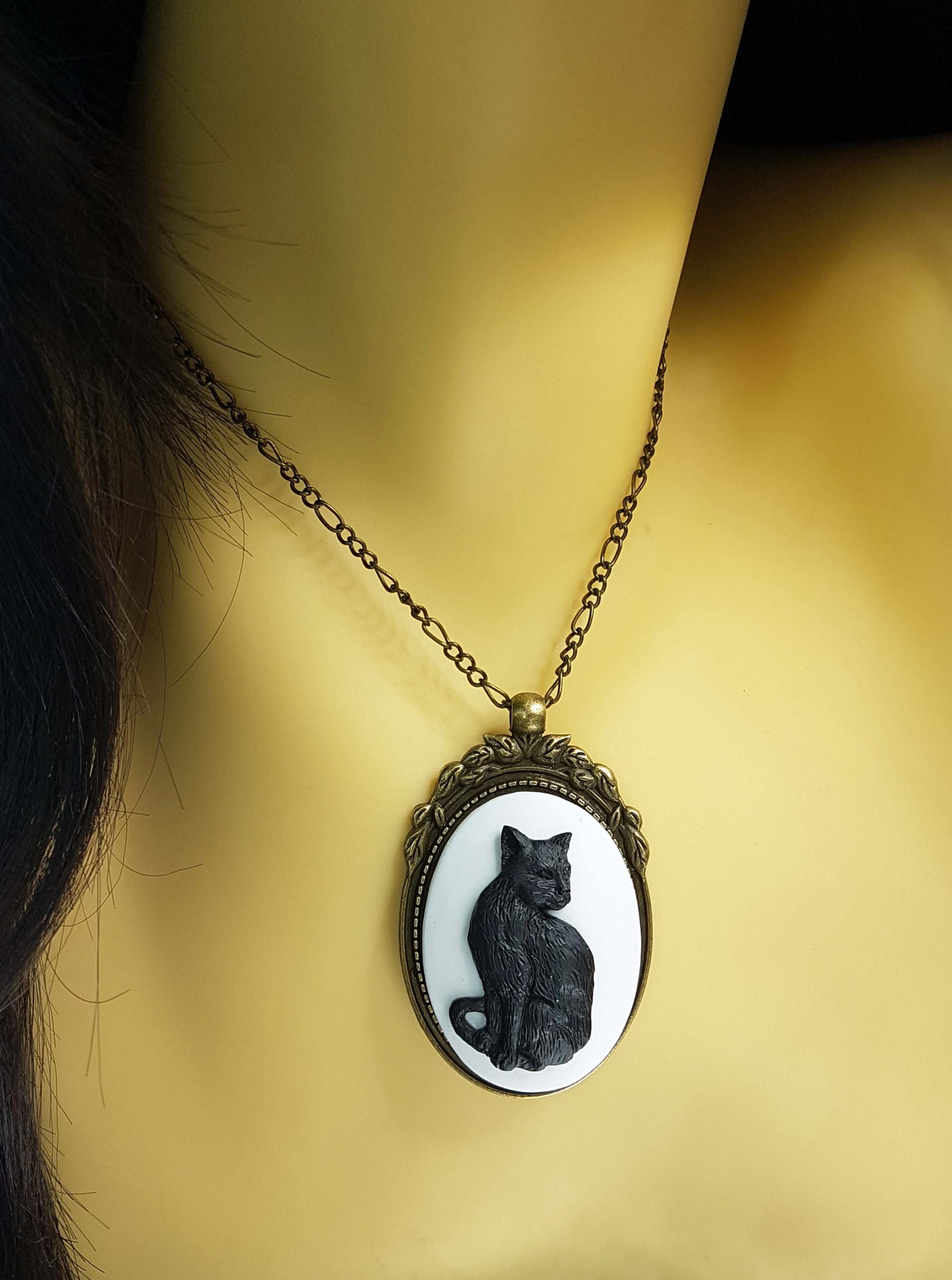CAT CAMEO NECKLACE | THEBLACKWARDROBE.COM.