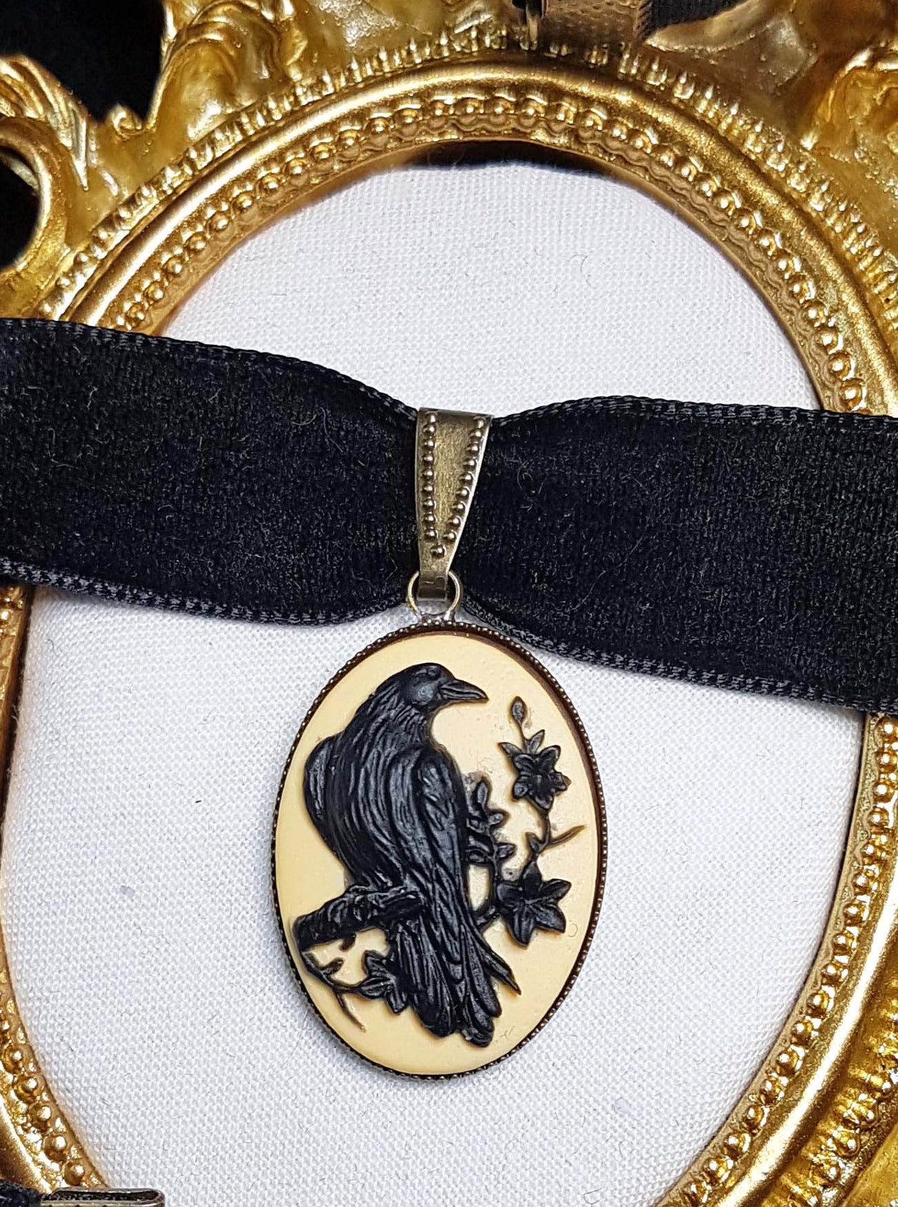 GOTHIC RAVEN CAMEO CHOKER | THEBLACKWARDROBE.COM.