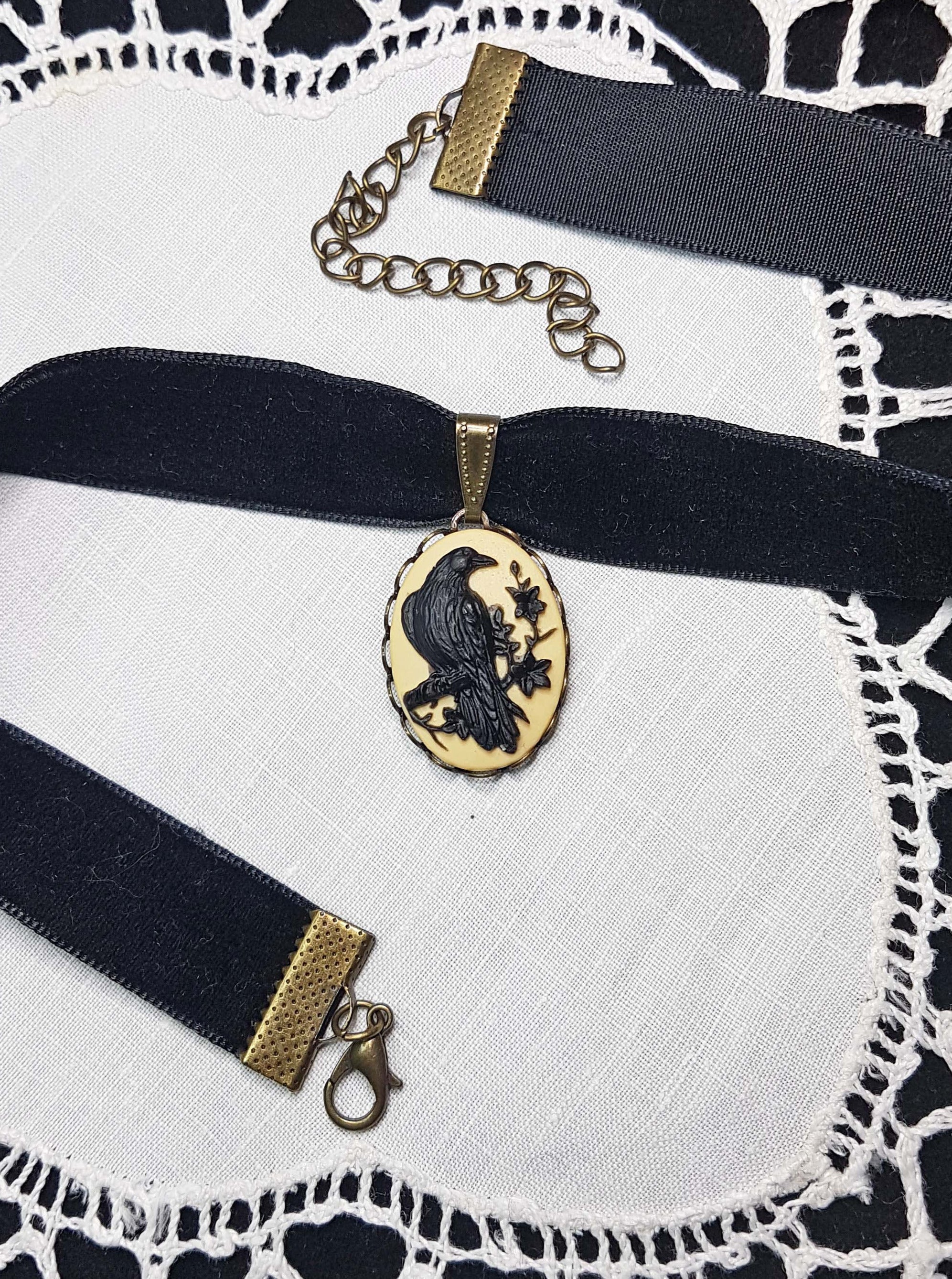 GOTHIC RAVEN CAMEO CHOKER | THEBLACKWARDROBE.COM.
