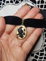 GOTHIC RAVEN CAMEO CHOKER | THEBLACKWARDROBE.COM.
