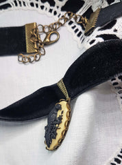 GOTHIC RAVEN CAMEO CHOKER | THEBLACKWARDROBE.COM.