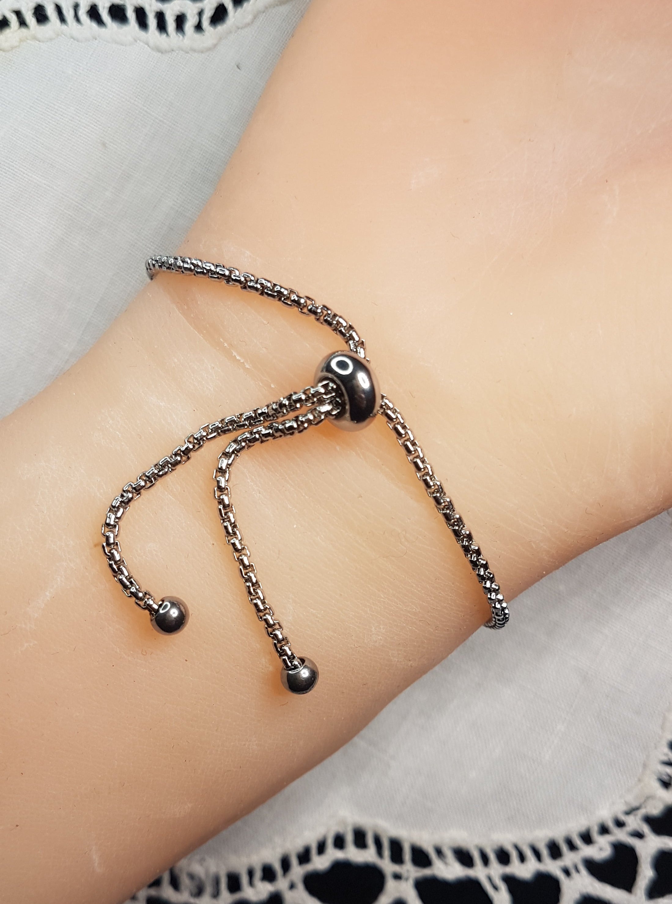 RAVEN CAMEO BRACELET | THEBLACKWARDROBE.COM.