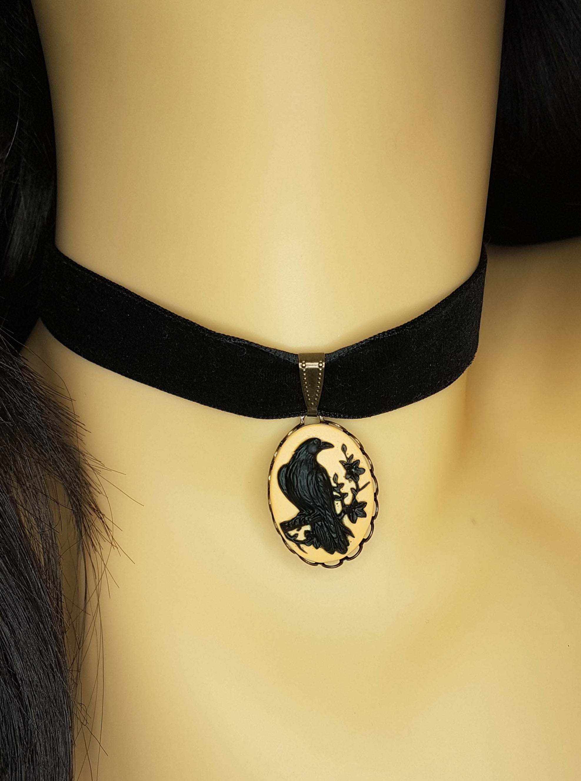 GOTHIC RAVEN CAMEO CHOKER | THEBLACKWARDROBE.COM.
