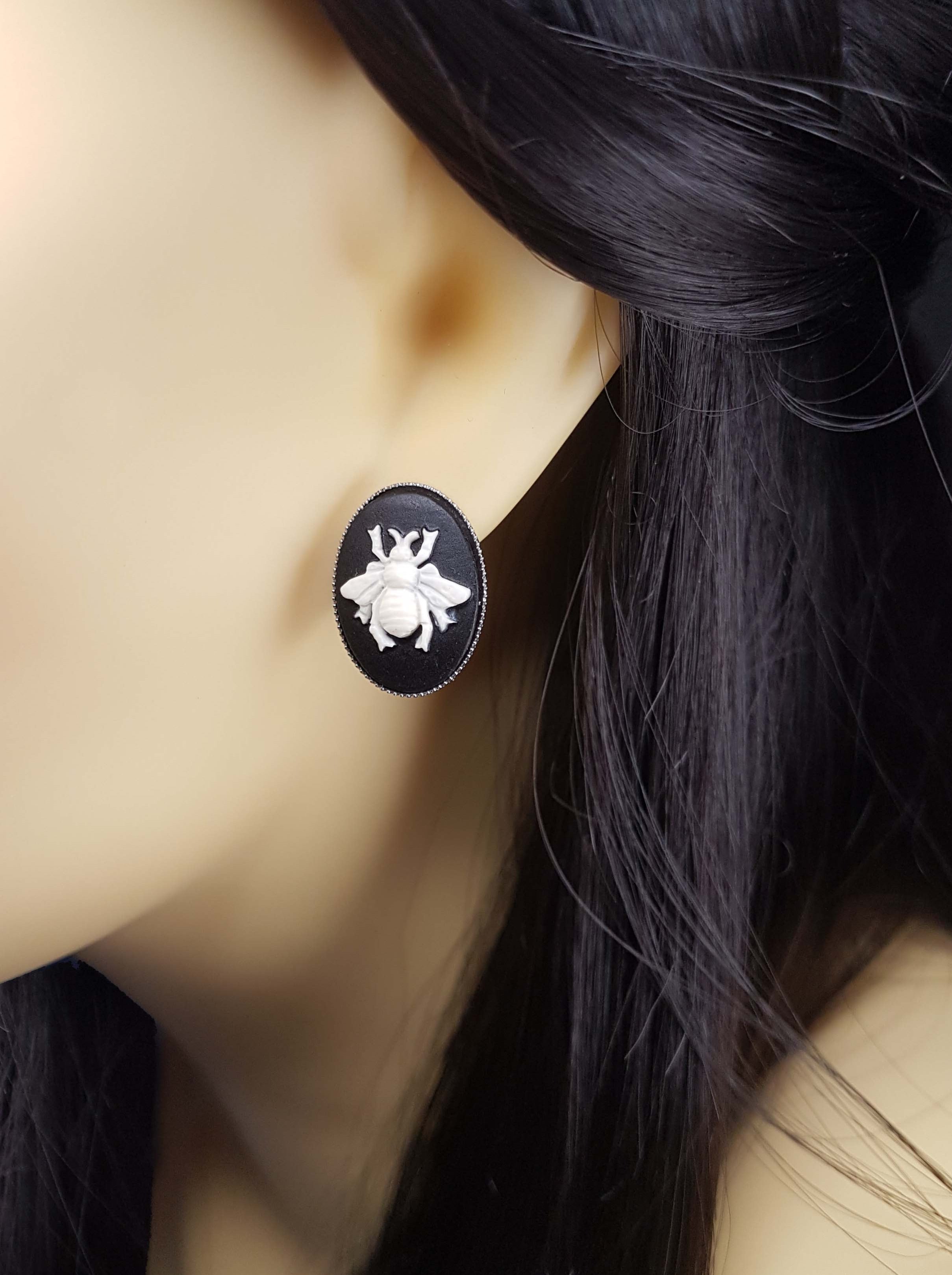 SMALL BEE CAMEO STUD EARRINGS | THEBLACKWARDROBE.COM.
