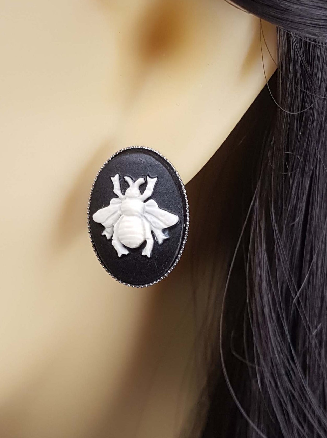 SMALL BEE CAMEO STUD EARRINGS | THEBLACKWARDROBE.COM.