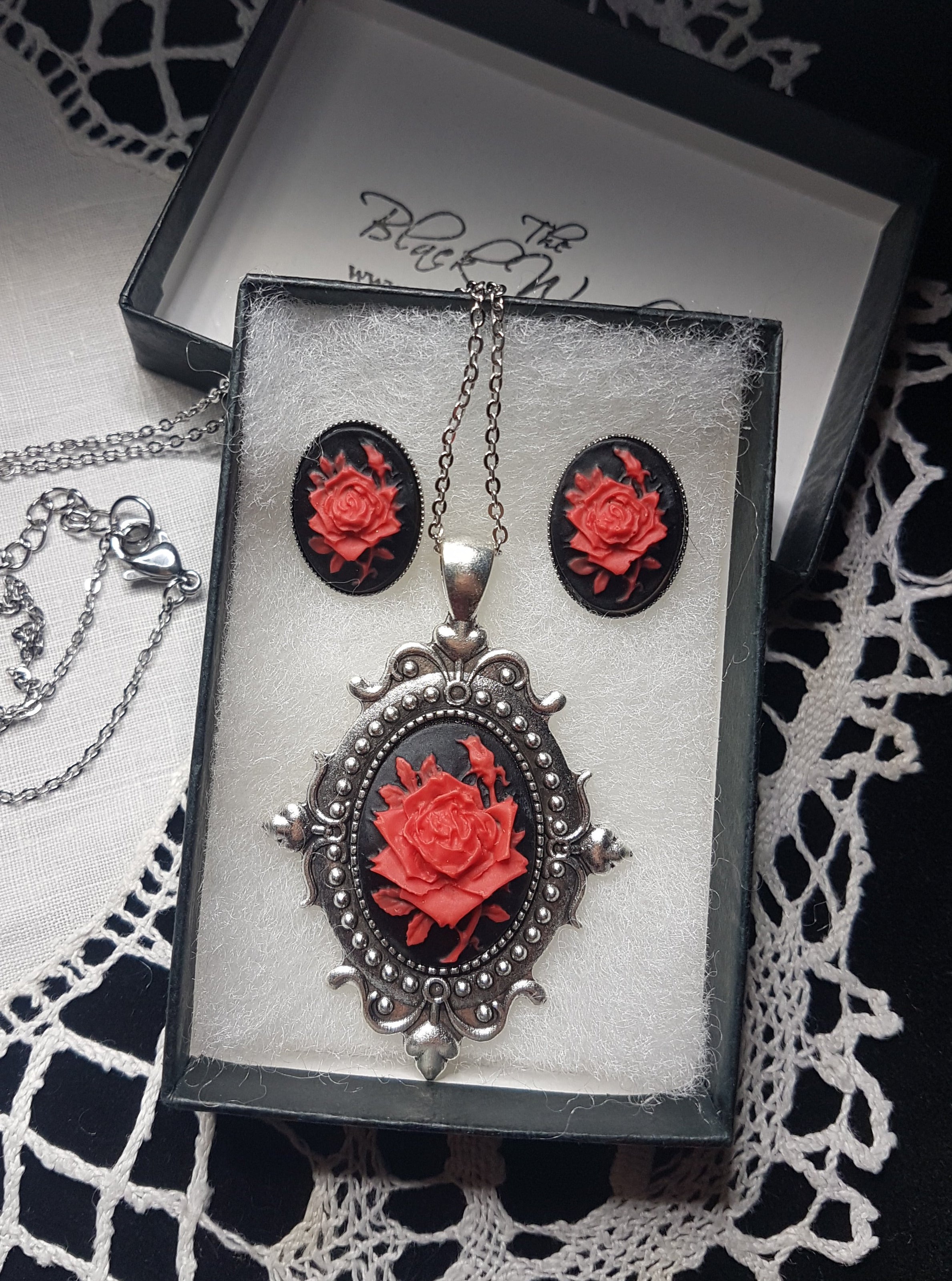 RED ROSE CAMEO JEWELLERY SET | THEBLACKWARDROBE.COM.