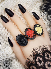 VICTORIAN ROSE CAMEO RING | THEBLACKWARDROBE.COM.