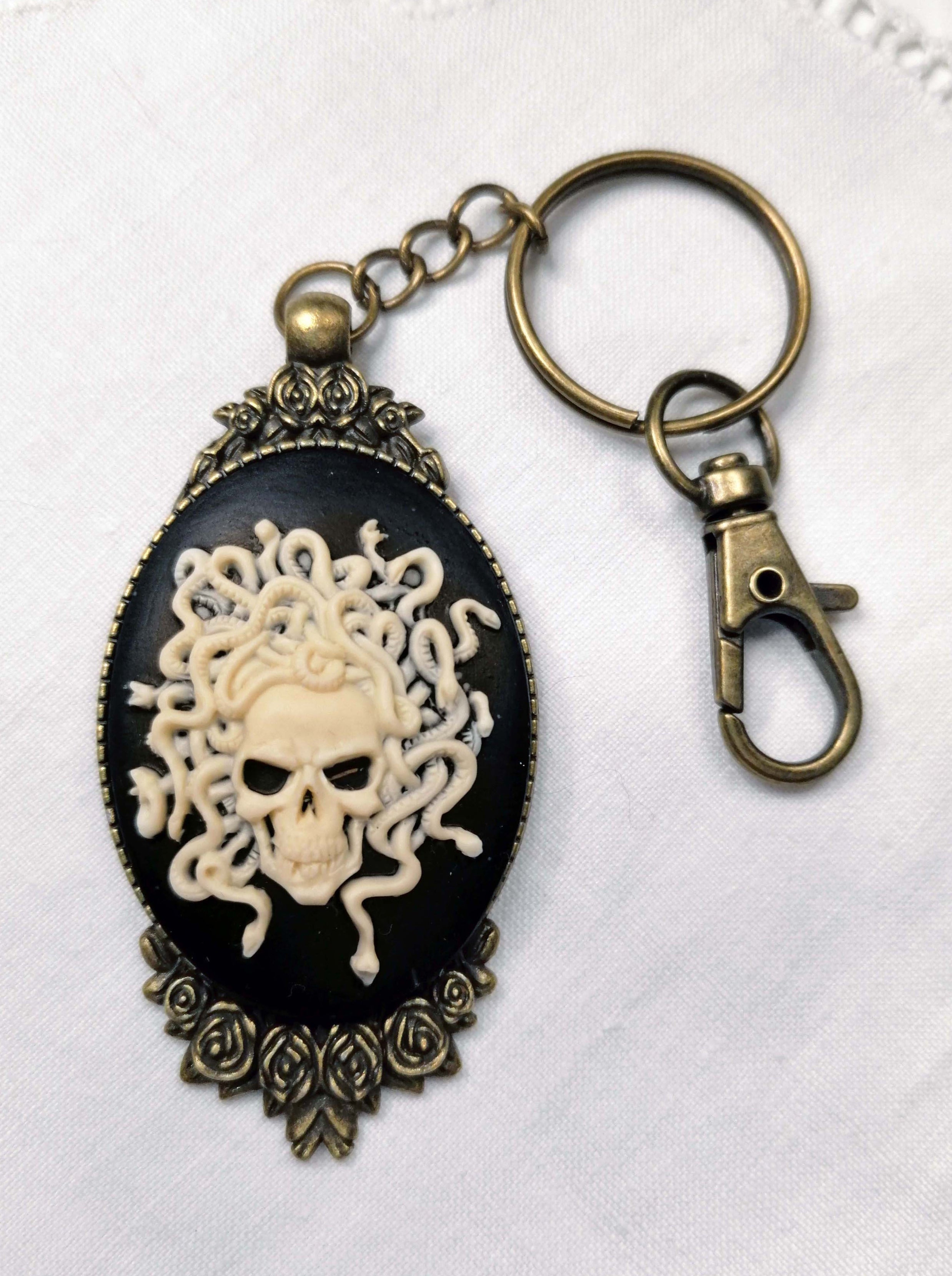 MEDUSA SKULL CAMEO KEYRING | THEBLACKWARDROBE.COM.
