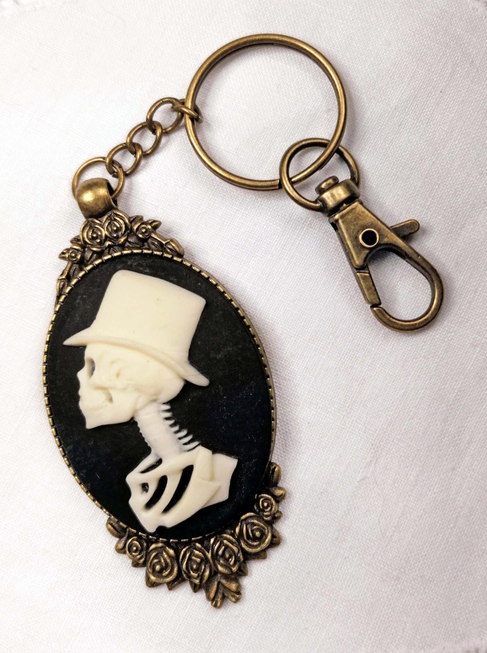 MALE SKULL CAMEO KEYRING | THEBLACKWARDROBE.COM.